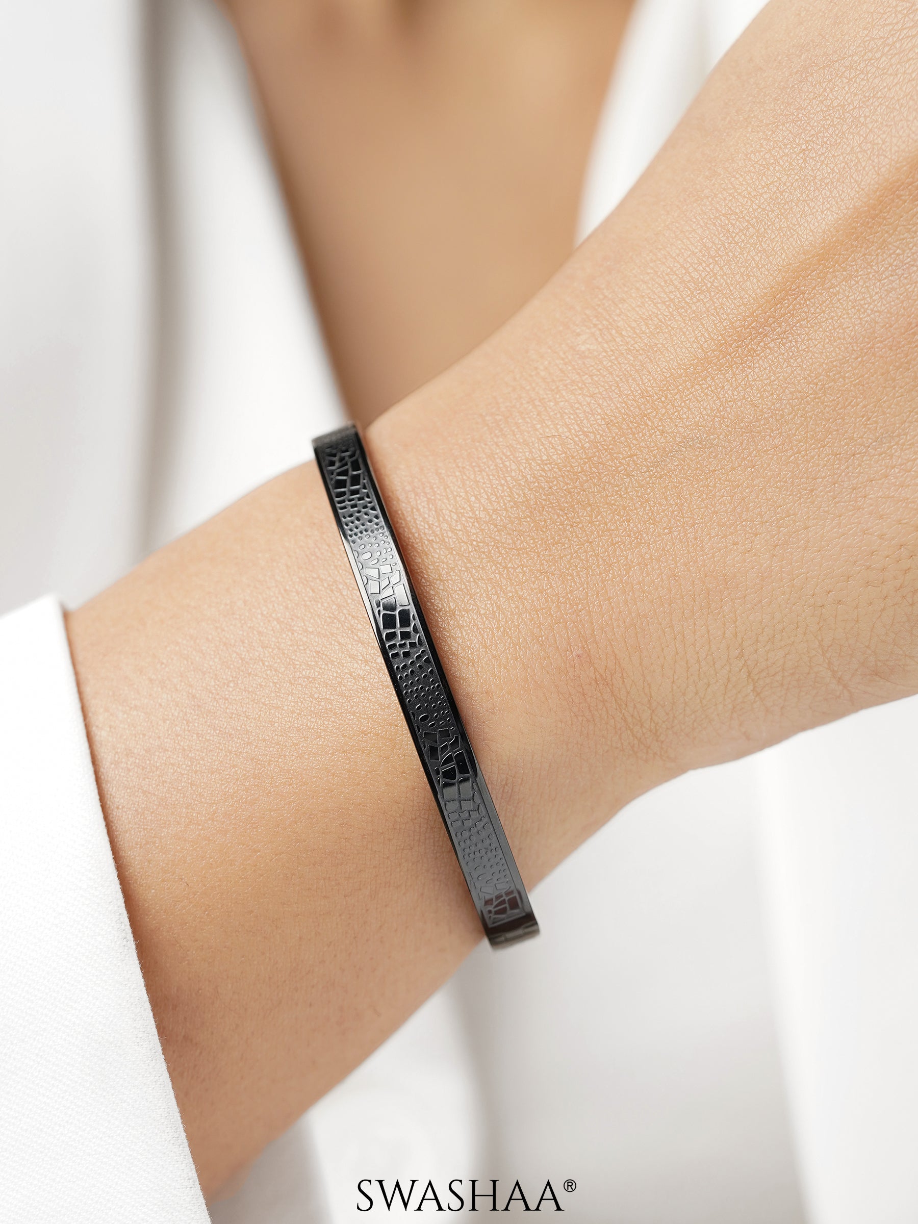 Anthony Minimal Textured Black Bracelet