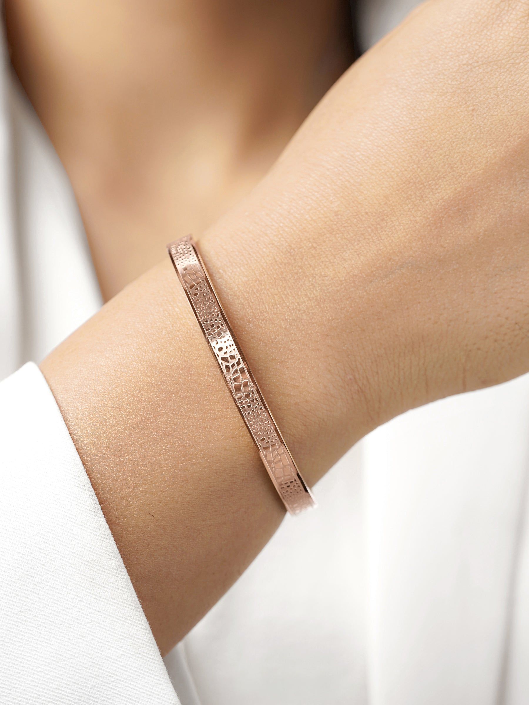 Anthony Minimal Textured Rosegold Plated Bracelet