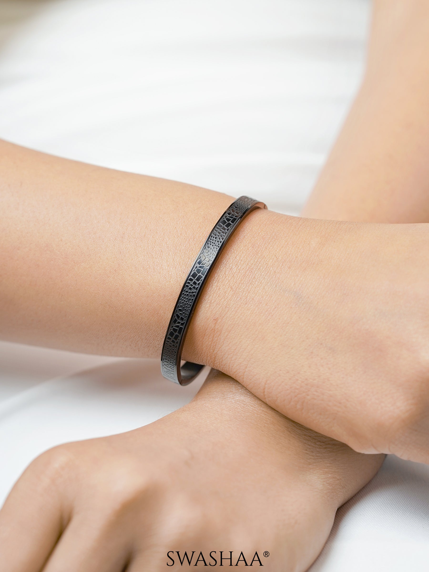 Anthony Minimal Textured Black Bracelet