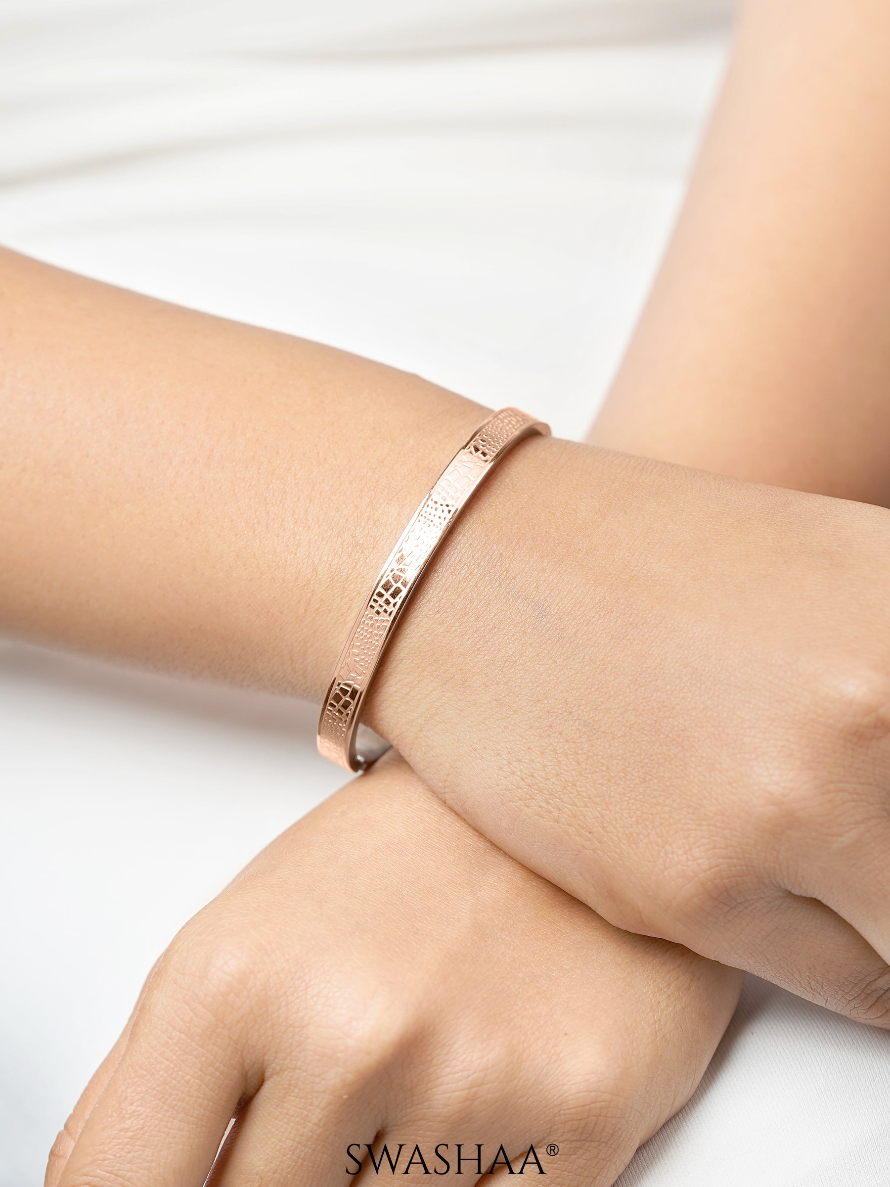 Anthony Minimal Textured Rosegold Plated Bracelet