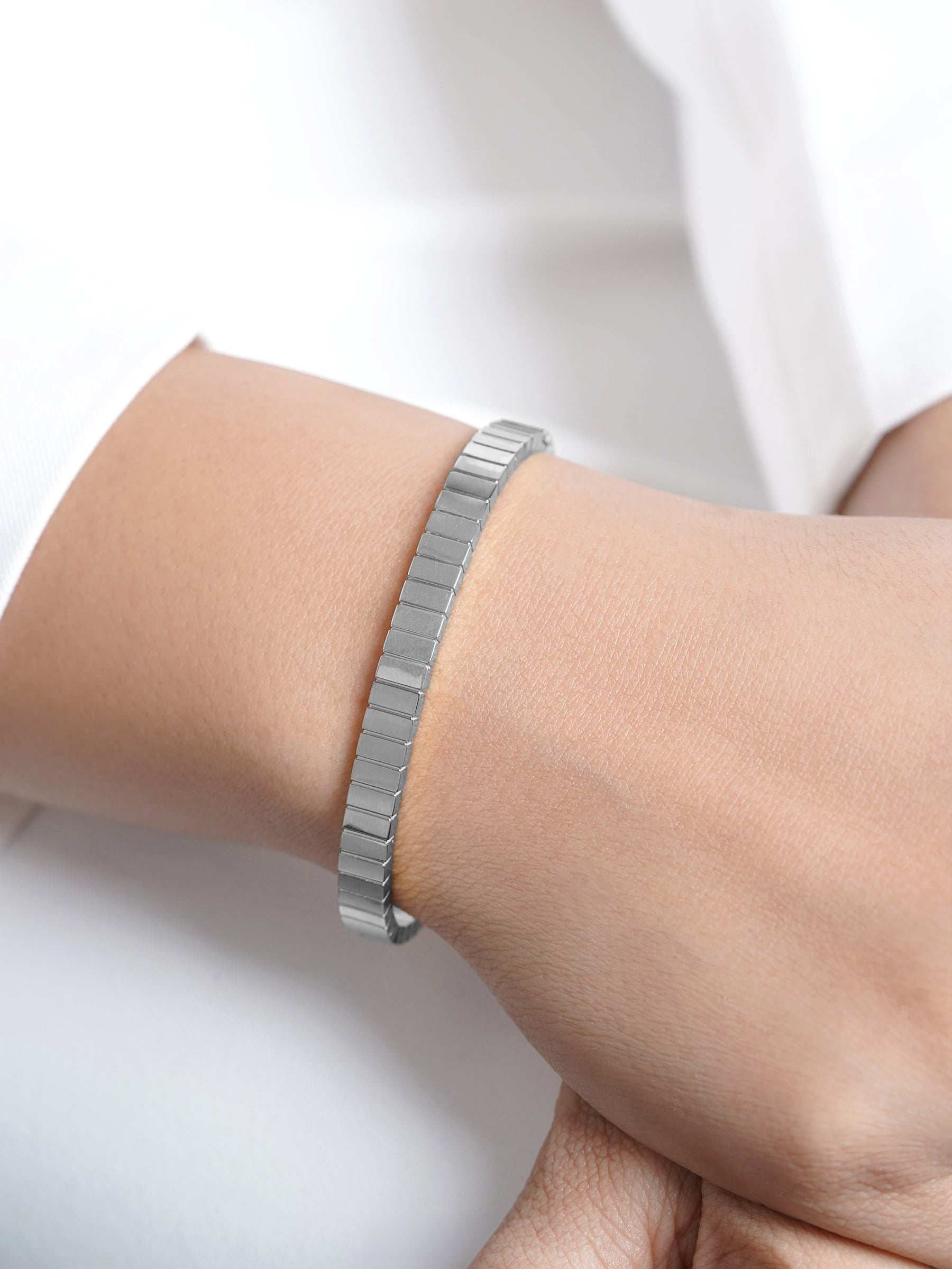 Aurelith Ribbed Silver Kada Band Bracelet