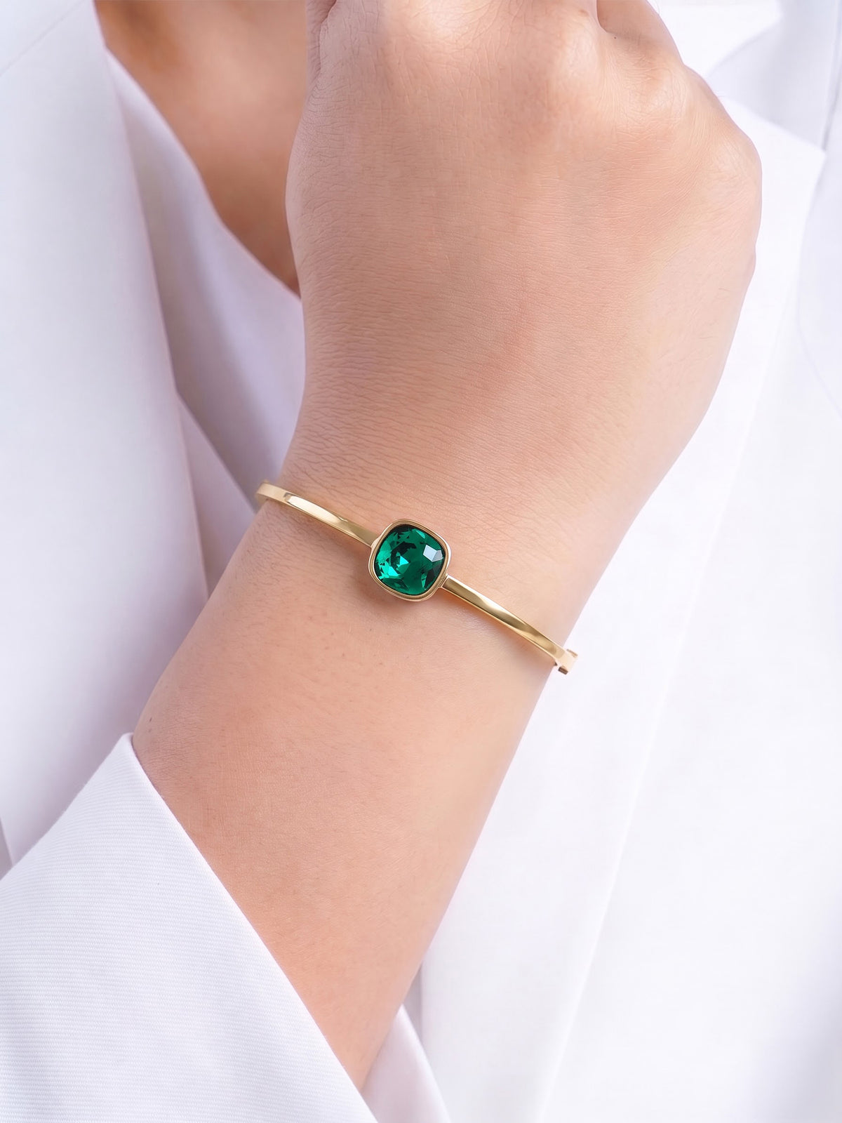 Caesar Emerald Green Solitaire 18K Gold Plated Women's Solid Band Bracelets