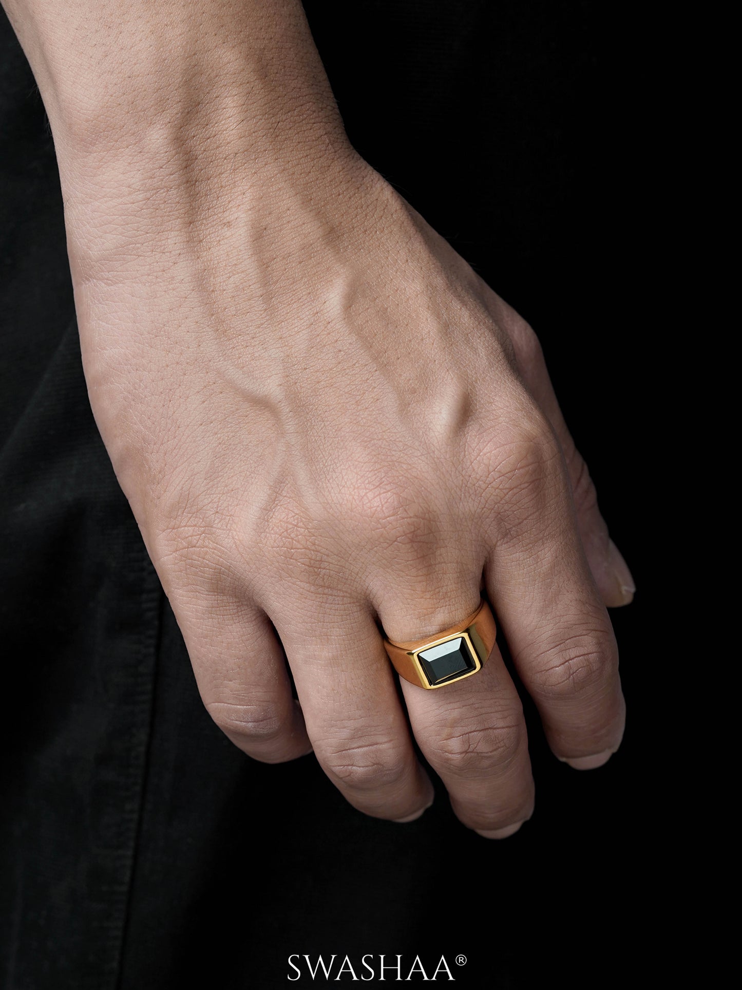 Daro Black Rectangular Stone 18K Gold Plated Signet Band Men's Ring