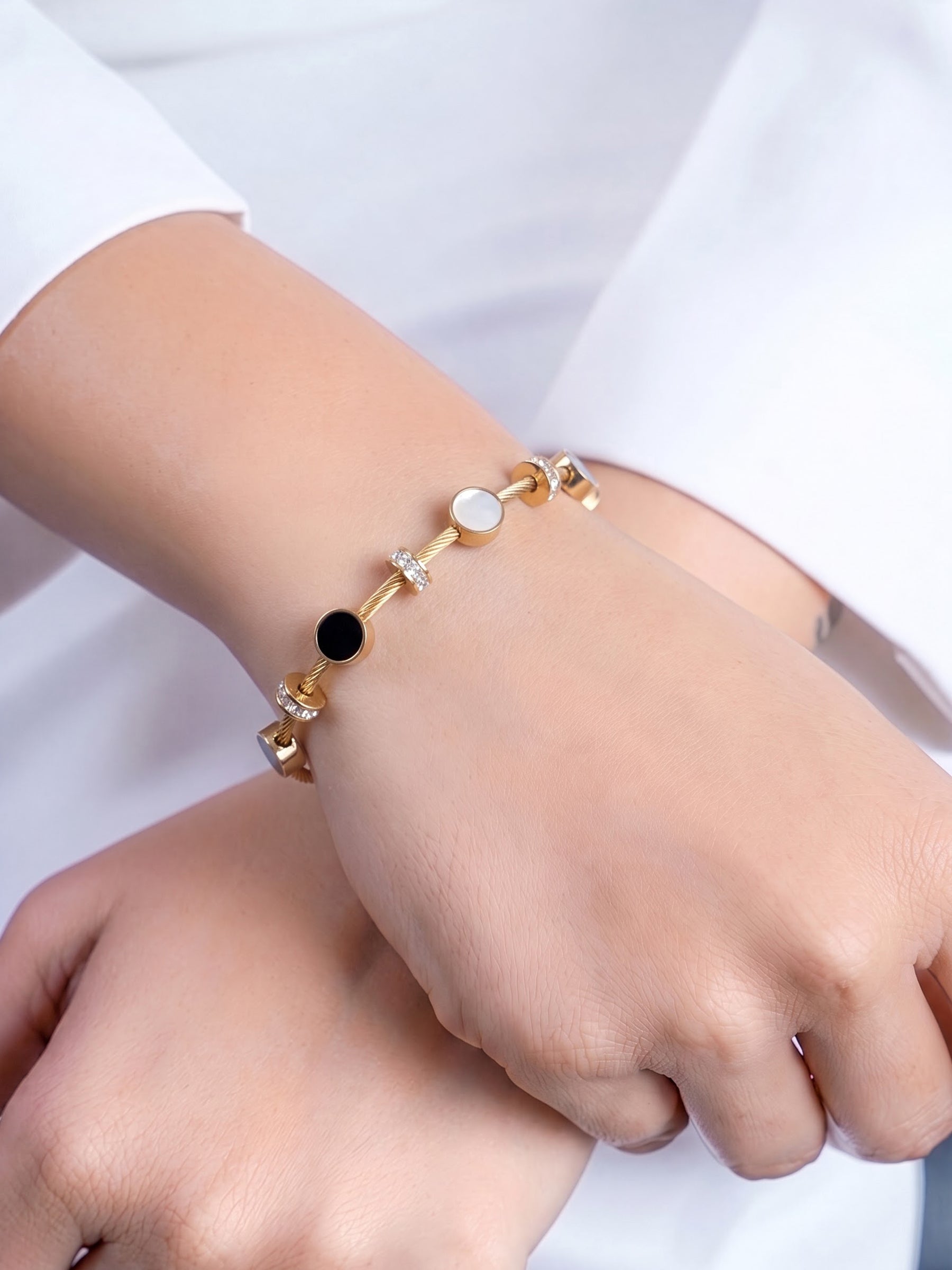Hania Black White Circle Diamond 18K Gold Plated Women's Solid Bracelets