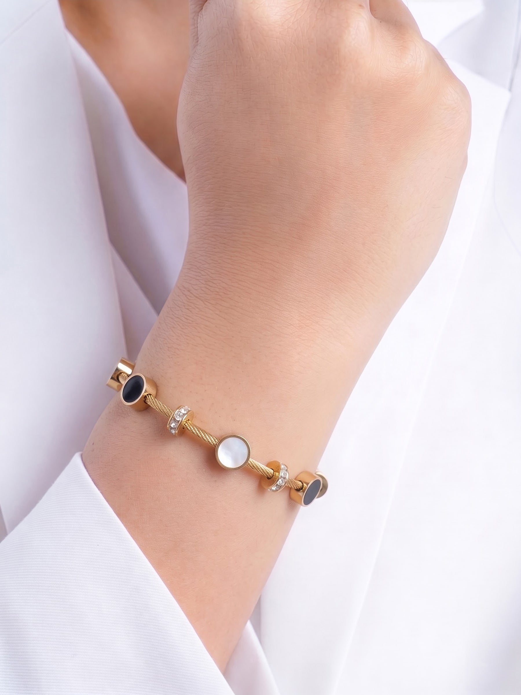 Hania Black White Circle Diamond 18K Gold Plated Women's Solid Bracelets