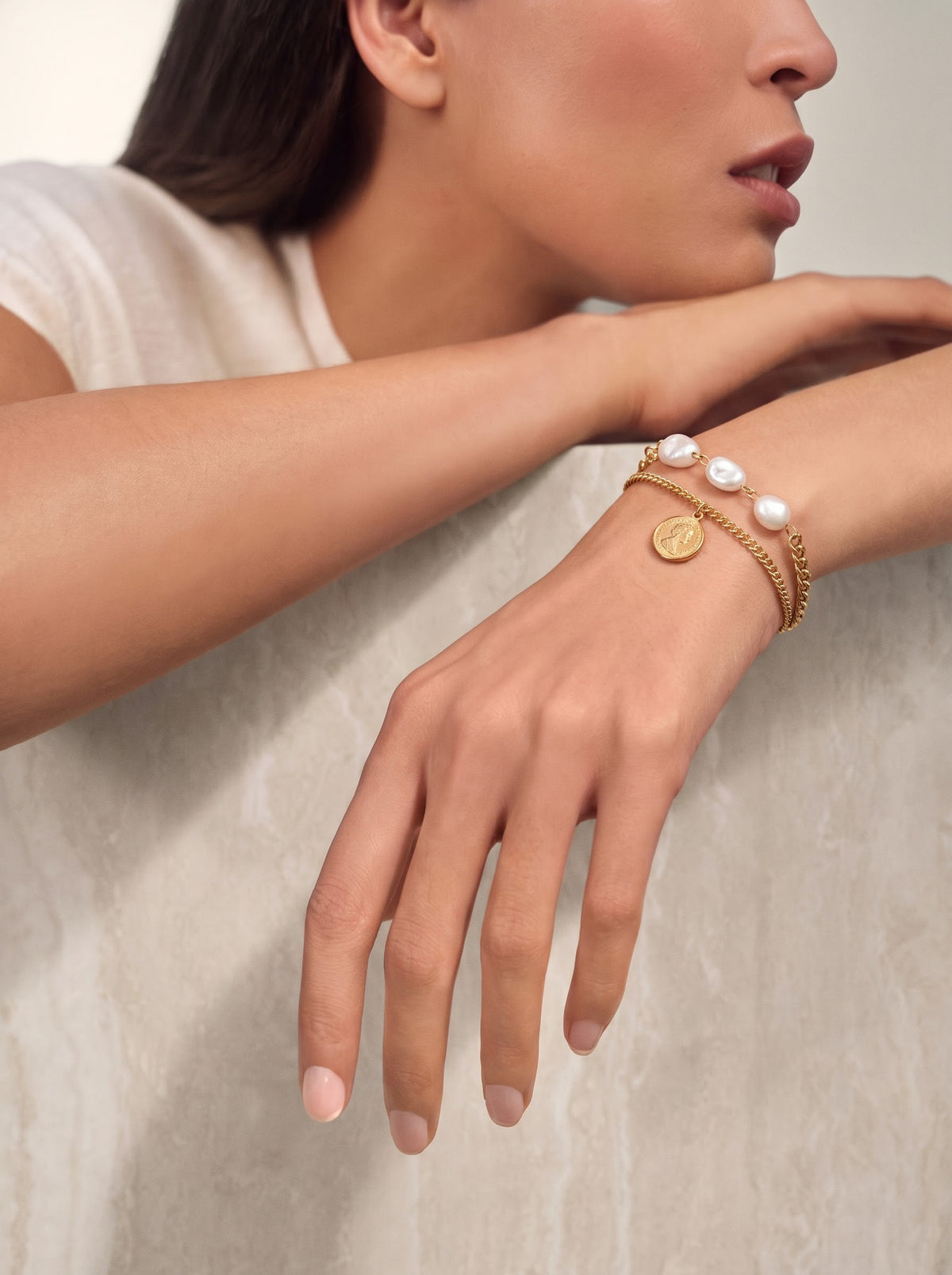 Kinna Pearl Layered Charm Toggle Clasp 18K Gold Plated Women's Loose Chain Bracelet