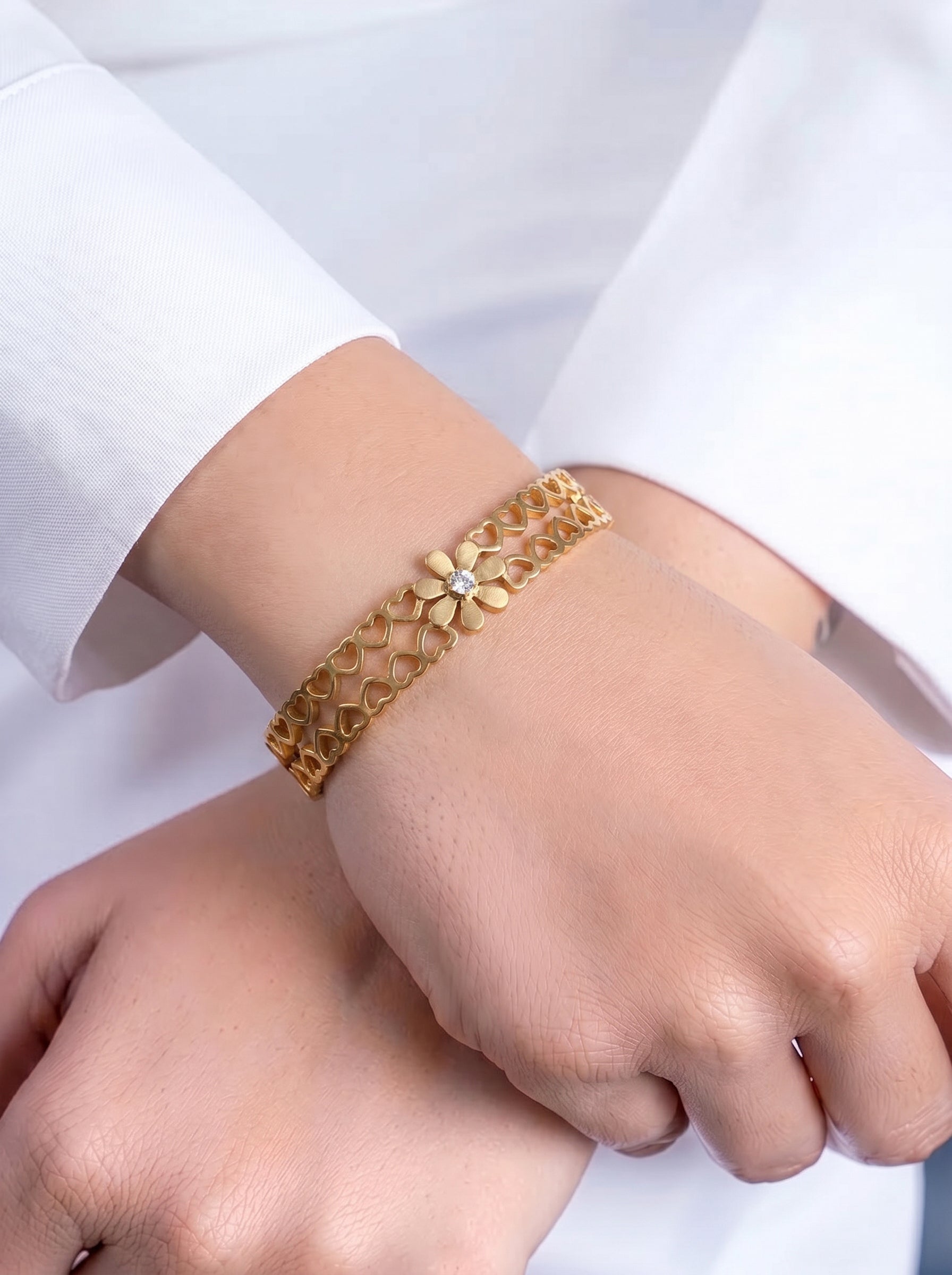 Linora Heart Flower Grace Diamond Solitaire 18K Gold Plated Women's Solid Band Bracelet