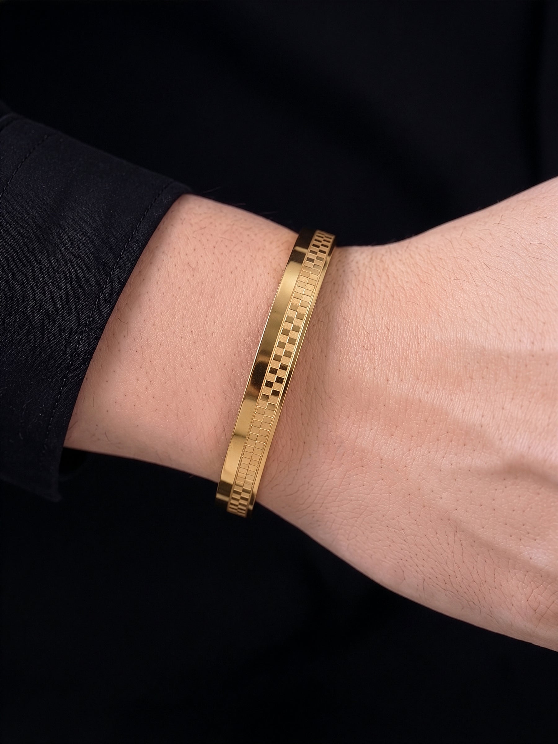 Nivan Texture 18K Gold Plated Men's Solid Band Bracelet