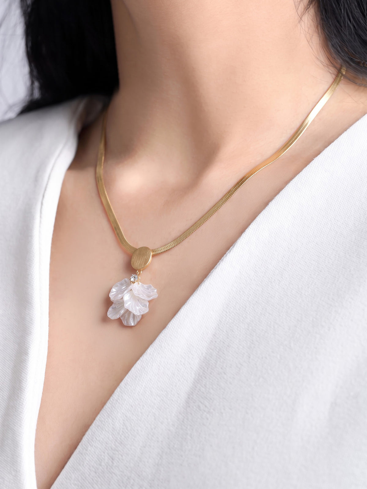 Rachel Shell Solitaire 18K Gold Plated Women's Chain Pendant Necklace