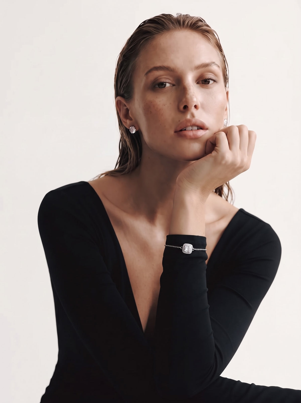 Riva Solitaire Halo Diamond Bracelet