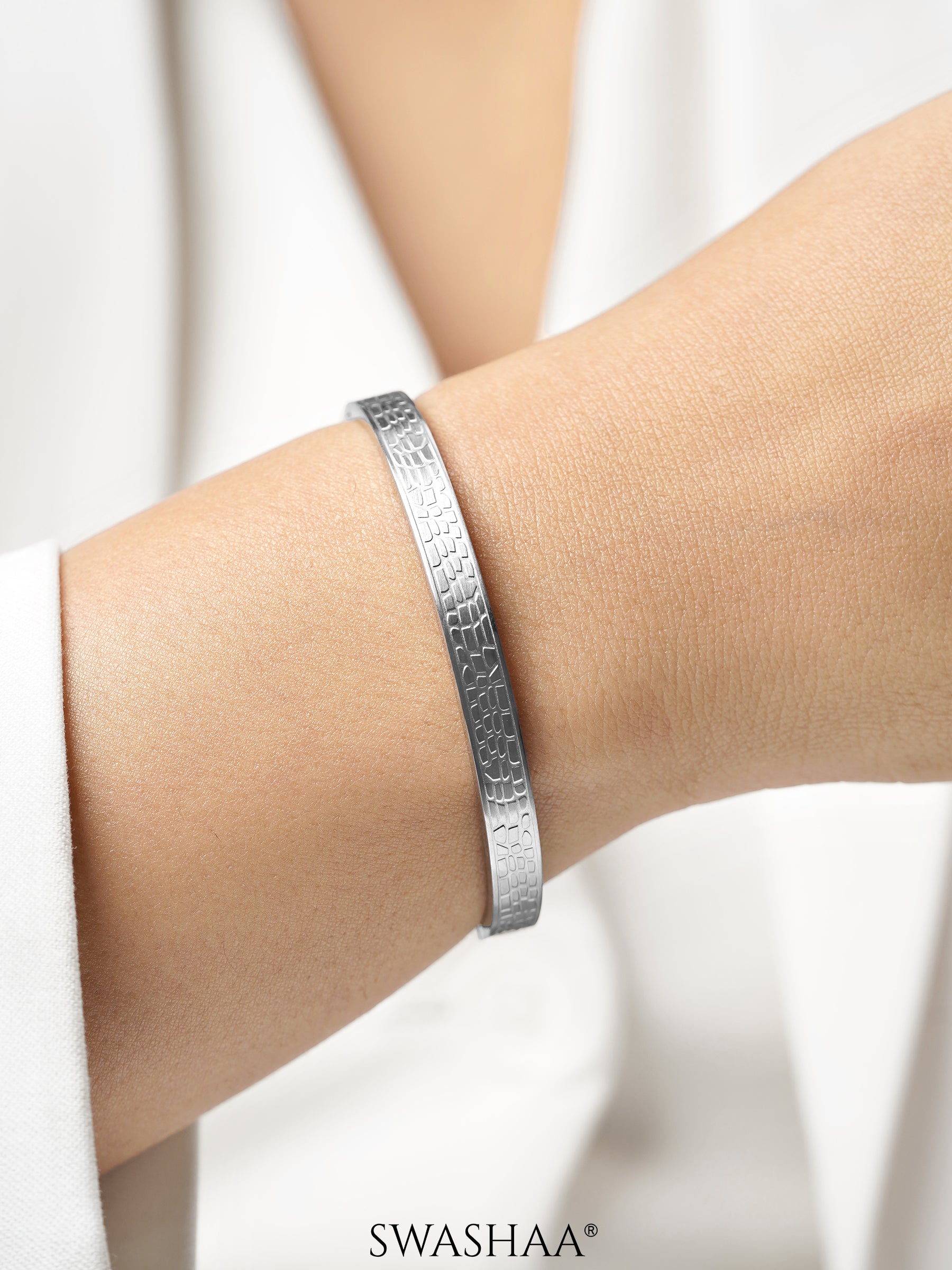 Roberto Brick Style Texture Silver Band Bracelet
