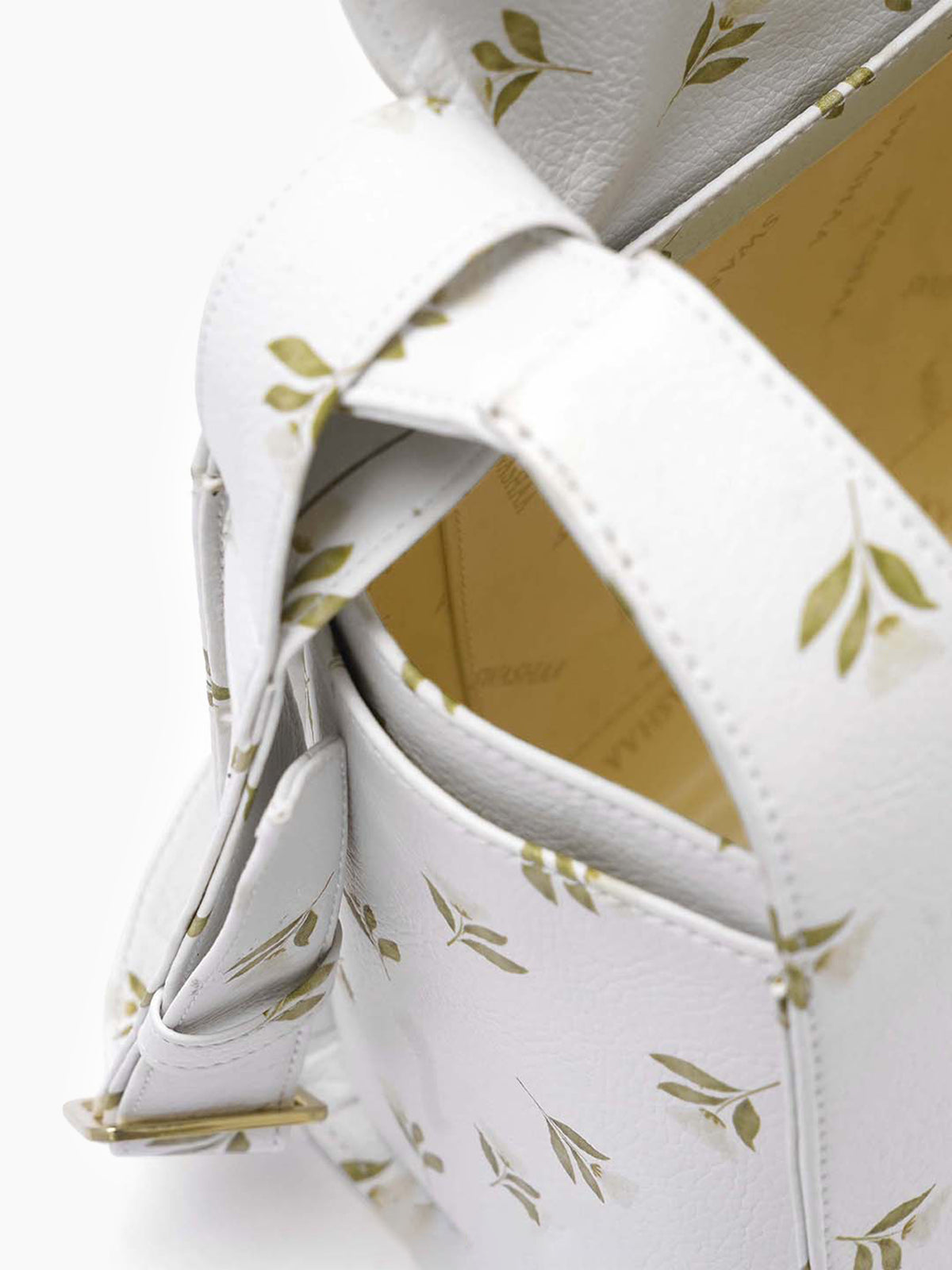 Snow White Petals Women's Leather Shoulder Bag
