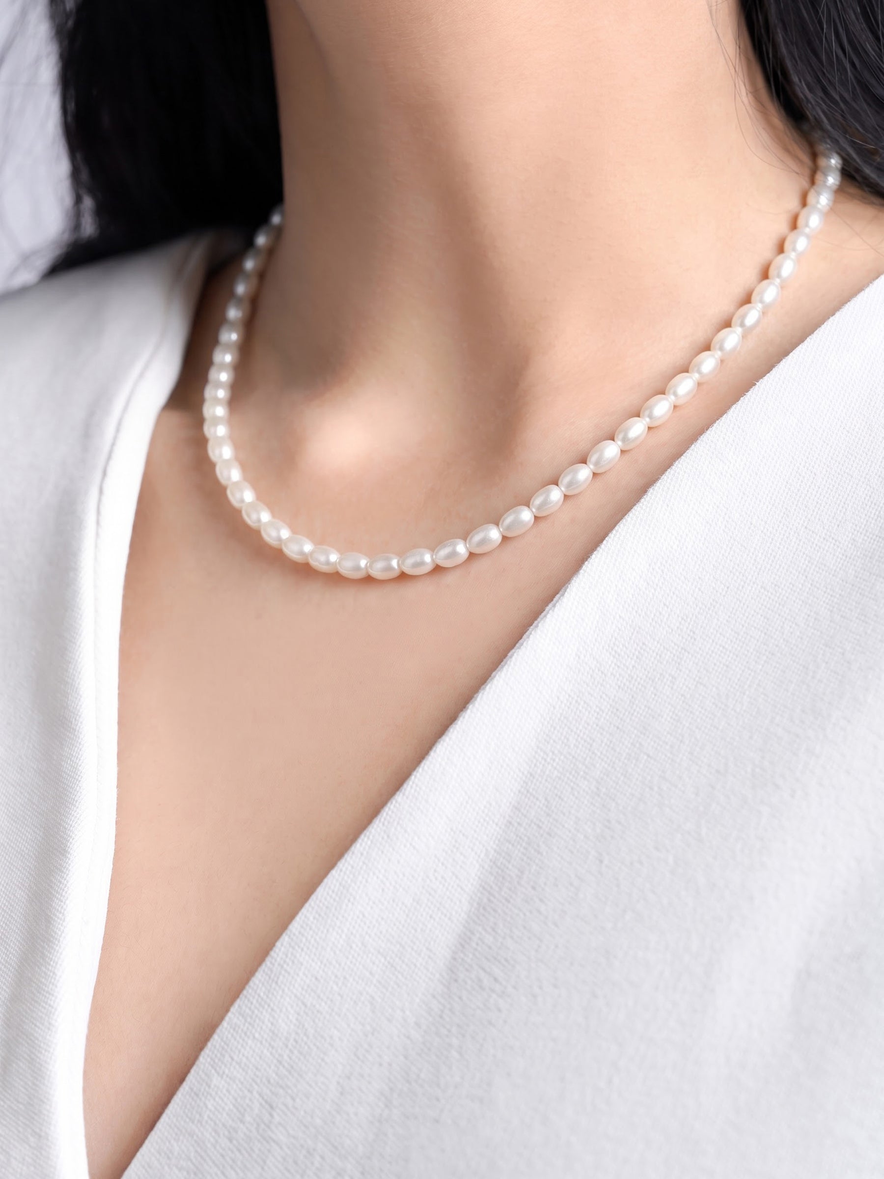 Soren White Oval Pearl Women's Chain