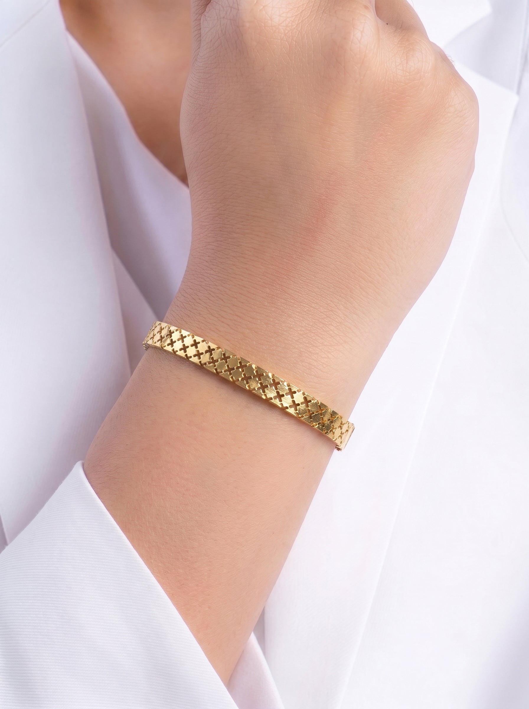 Yanira Cross Grid Pattern 18K Gold Plated Women's Solid Band Bracelet