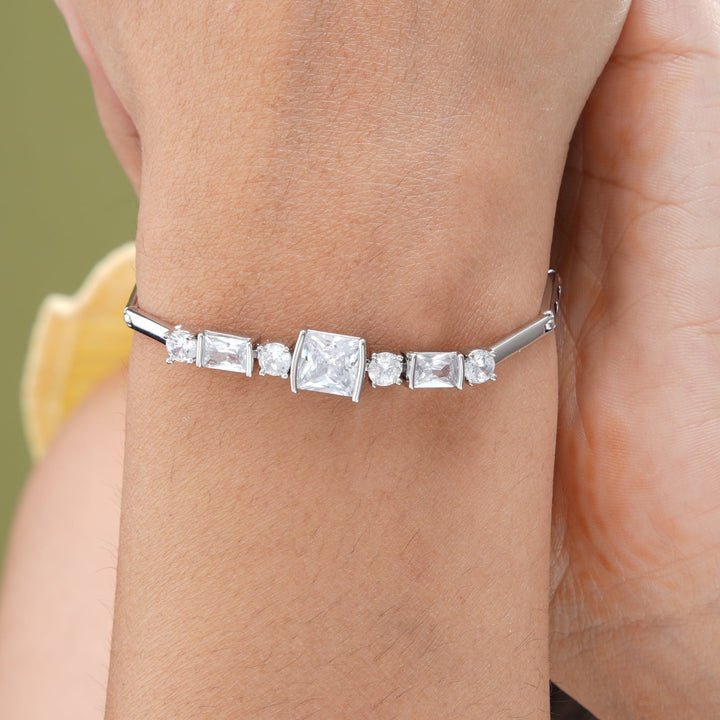 Nazni Diamond Bracelet - Swashaa