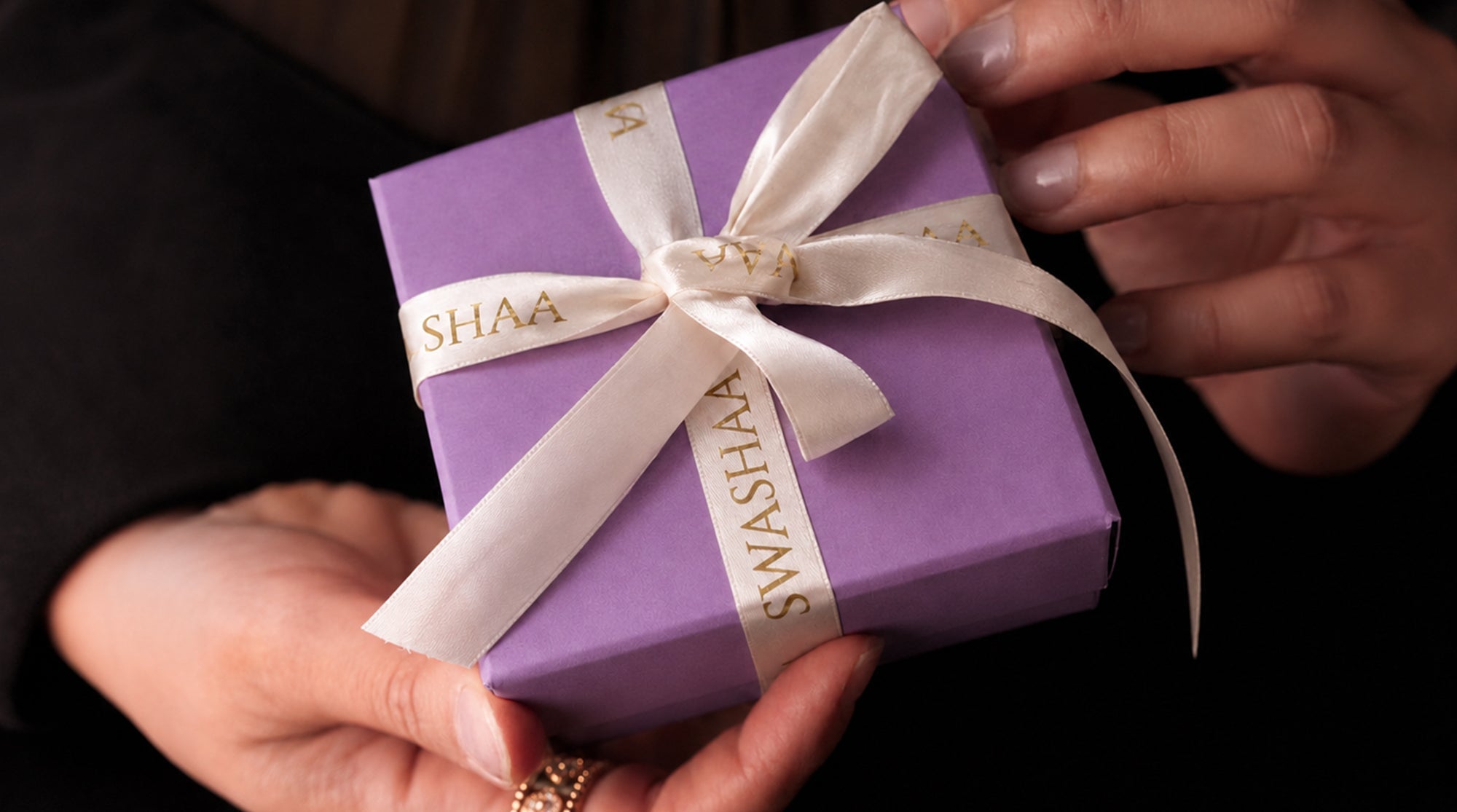 Top Housewarming Gifts: Elegant, Useful & Memorable Ideas