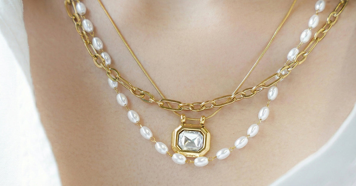 Exquisite Swashaa Necklace - A dazzling piece of jewelry adorned with intricate designs and sparkling gemstones.