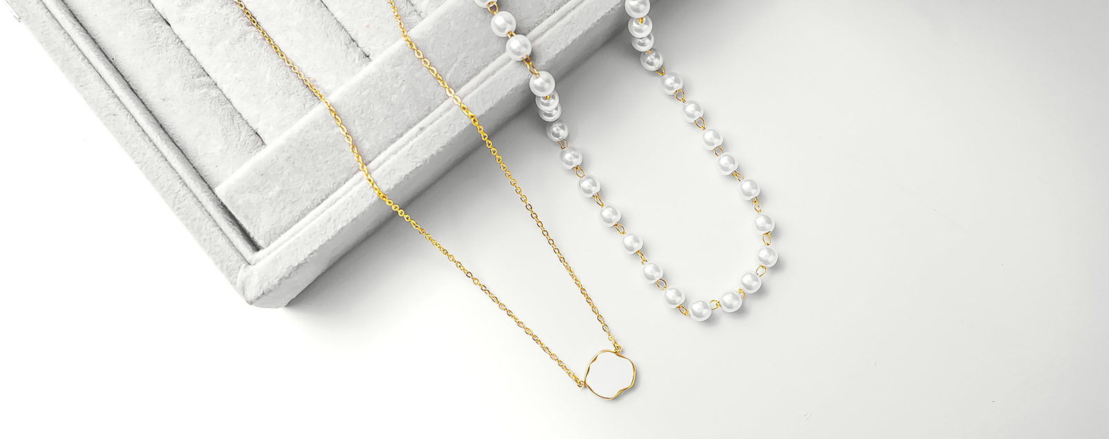 Necklaces for Women - Designer Gold Pendants