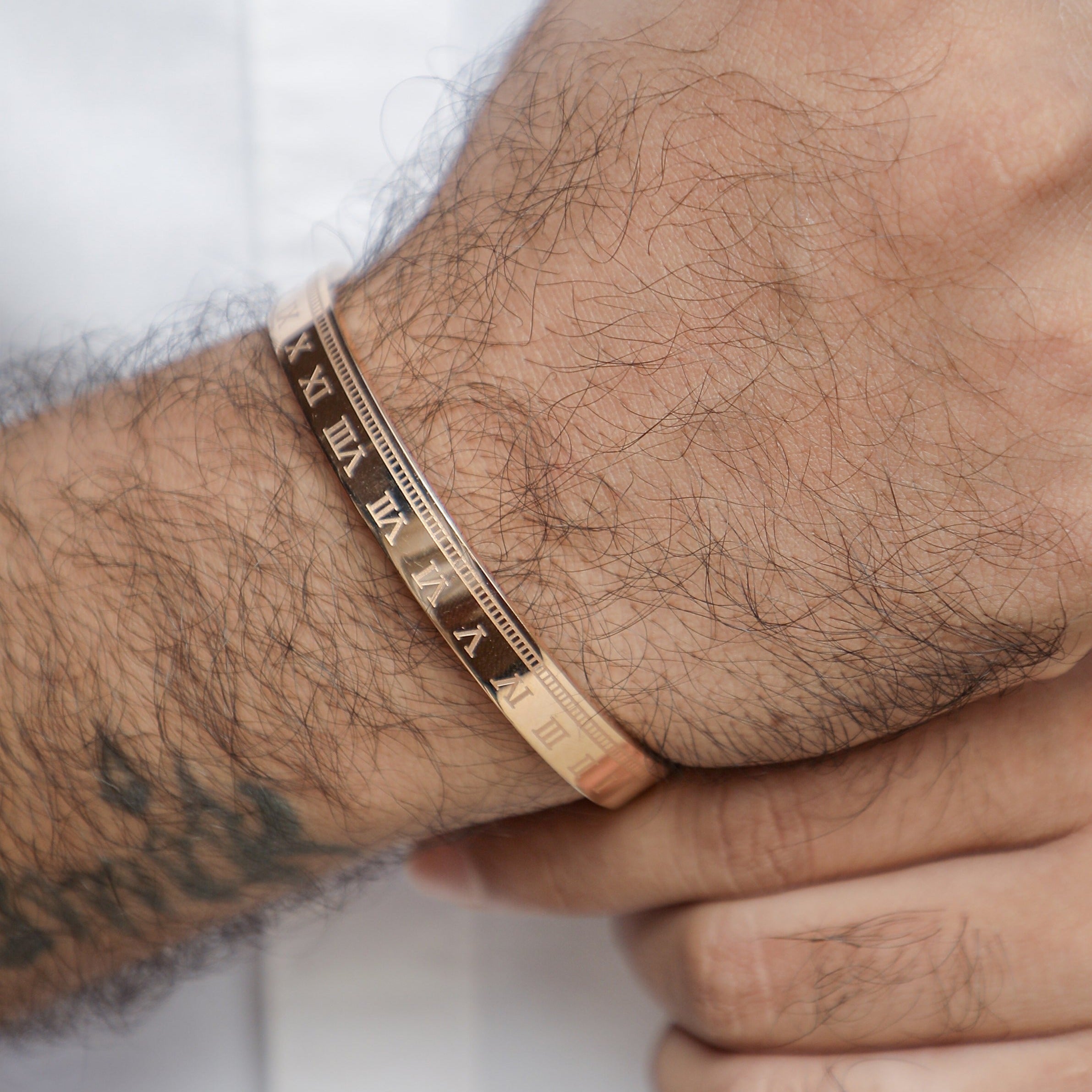 Unique Design Premium-grade Quality Golden Color Bracelet For Men - Style  B951 – Soni Fashion®