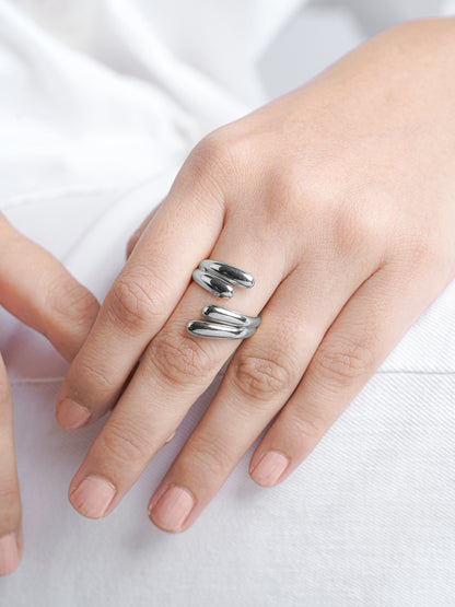 Aella Fluid Spiral Wrap Silver Ring