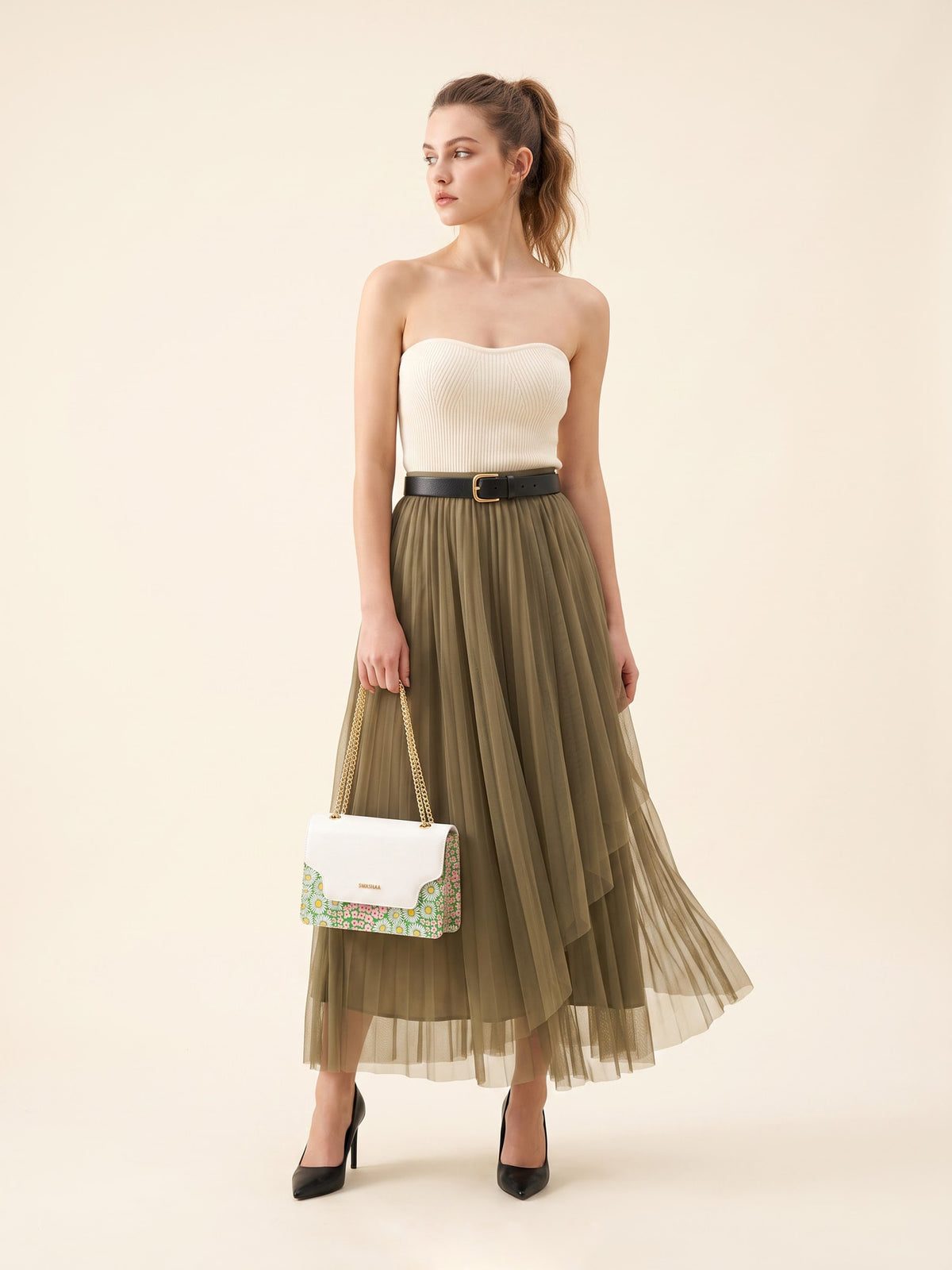 Blooming Bliss White Daisy Green Women's Leather Sling Bag