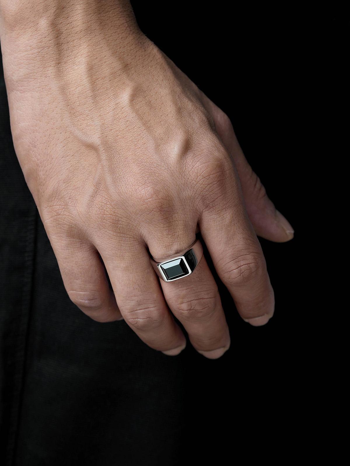Daro Black Rectangular Stone Silver Signet Band Men's Ring