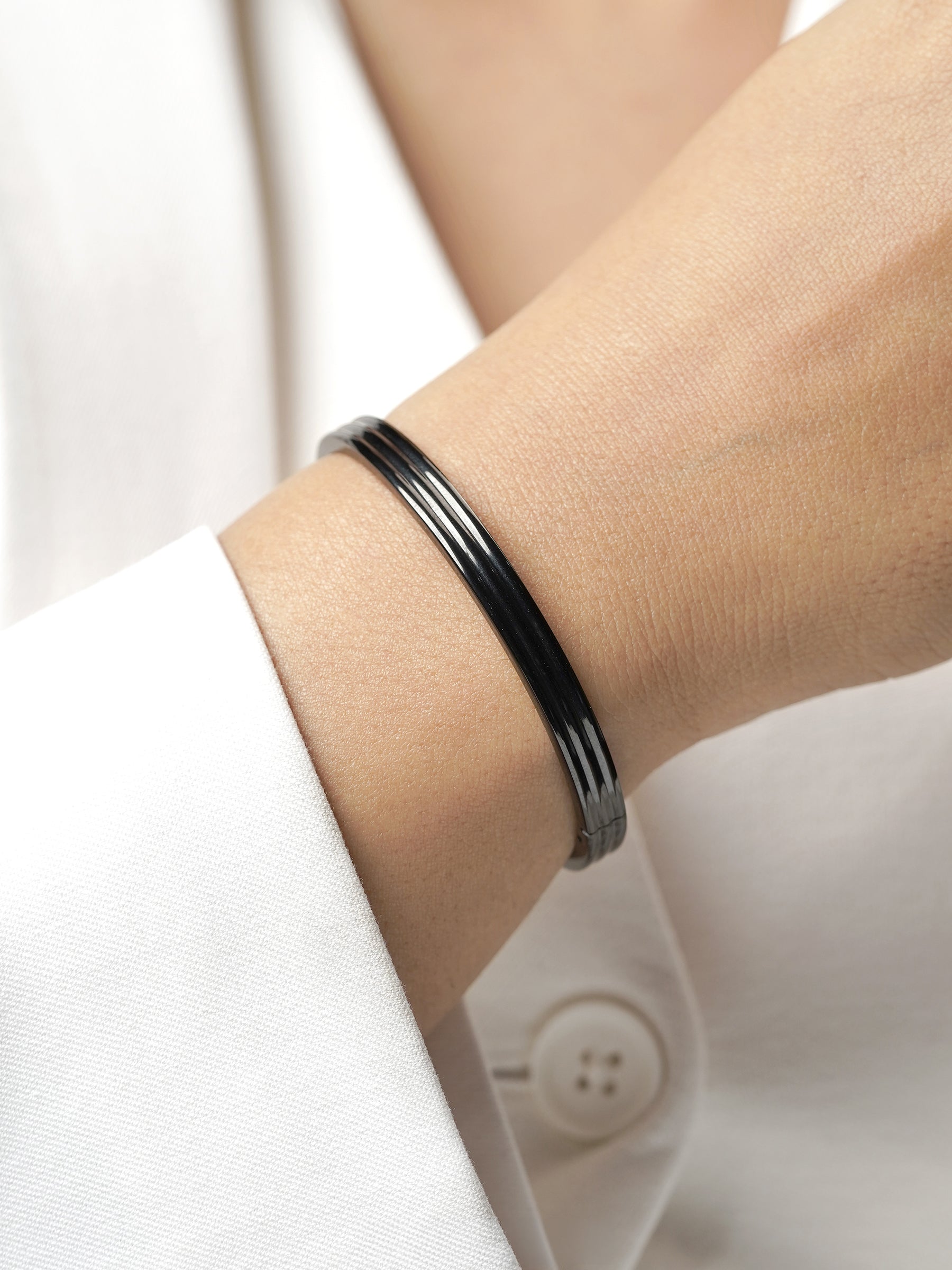 Leo Classic Black Bracelet