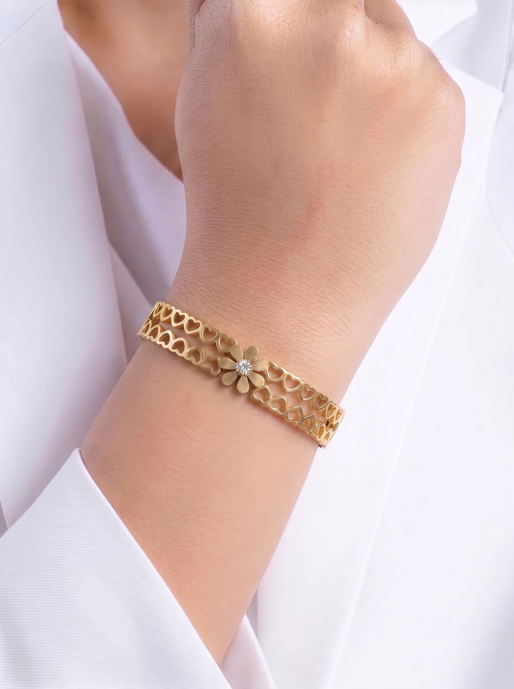 Linora Heart Flower Grace Diamond Solitaire 18K Gold Plated Women's Solid Band Bracelet