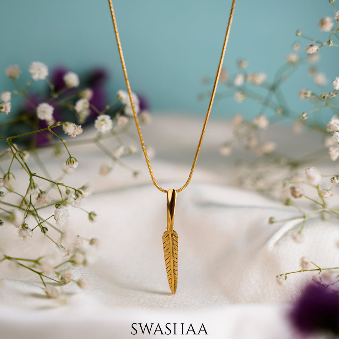 Peary Feather Necklace