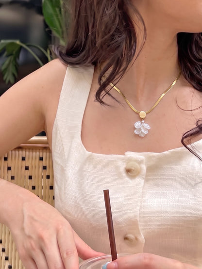 Rachel Shell Solitaire 18K Gold Plated Women's Chain Pendant Necklace