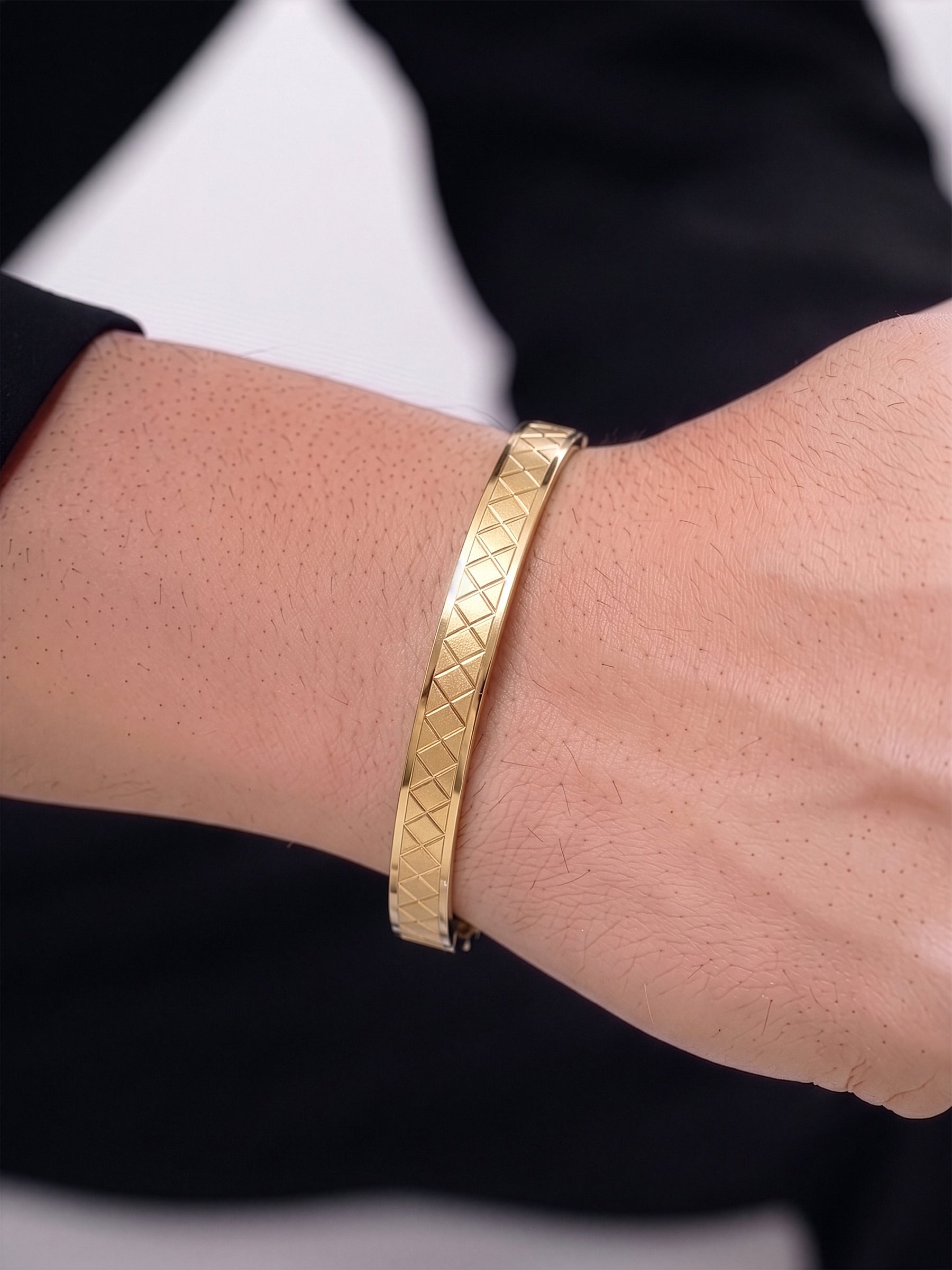 Ruhan Geometric Triangle Texture 18K Gold Plated Women's Solid Band Bracelet 