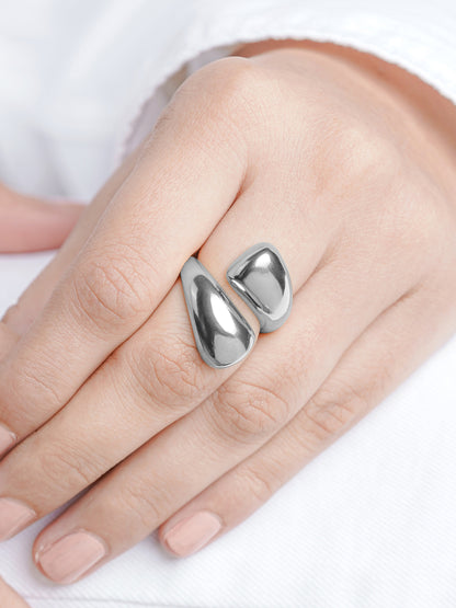 Siona Fluid Bold Curve Silver Ring