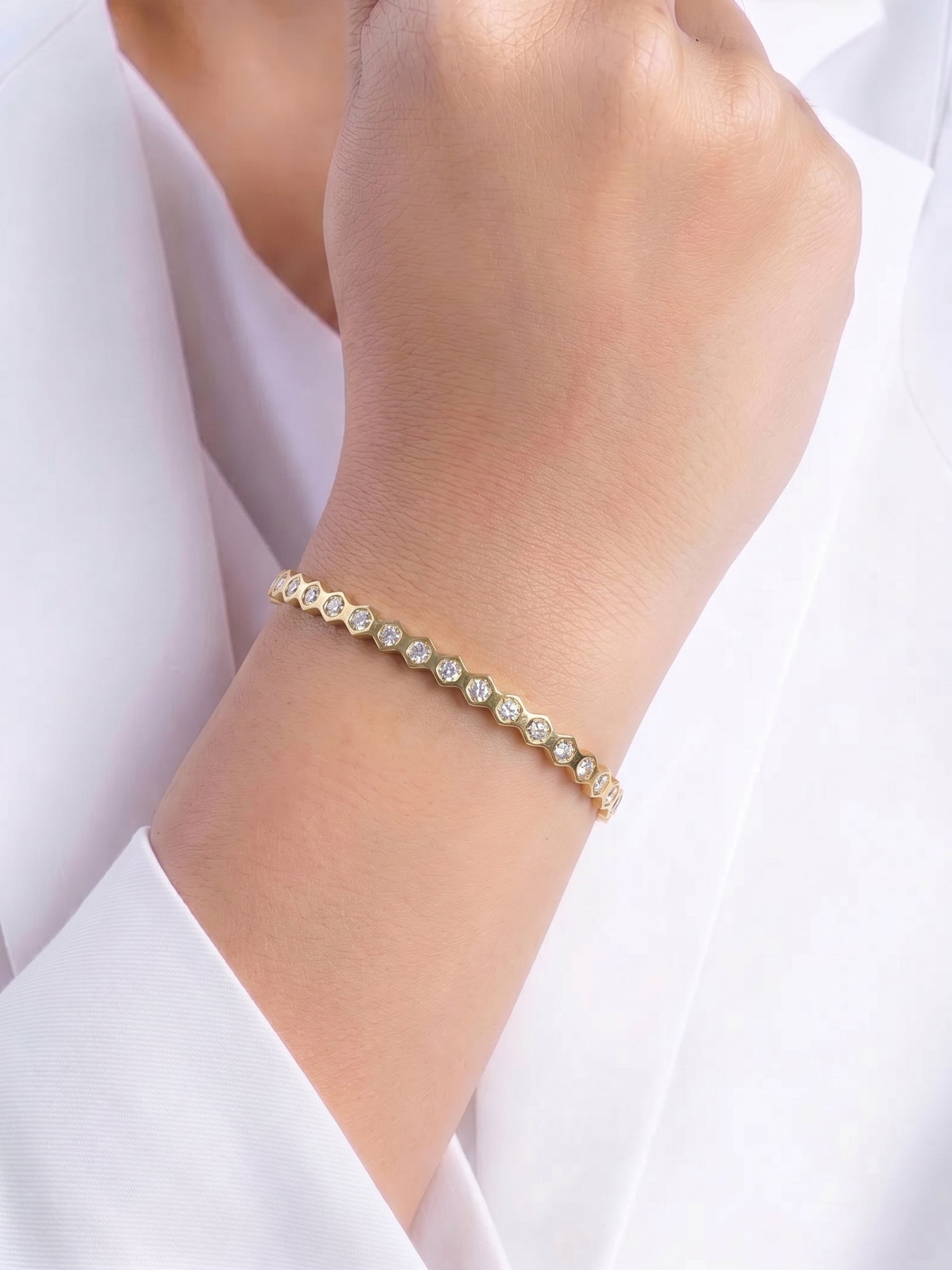 Wexa Diamond Solitaire Line 18K Gold Plated Women's Solid Band Bracelet