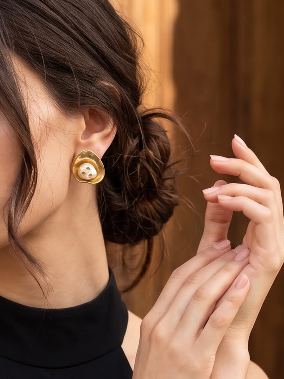 Yarevia Oval Pearl Shell 18K Gold Plated Women's Stud Earrings