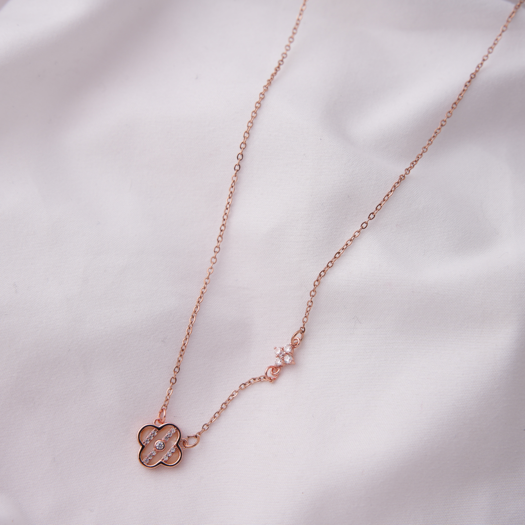 Spring Clover Necklace - Swashaa