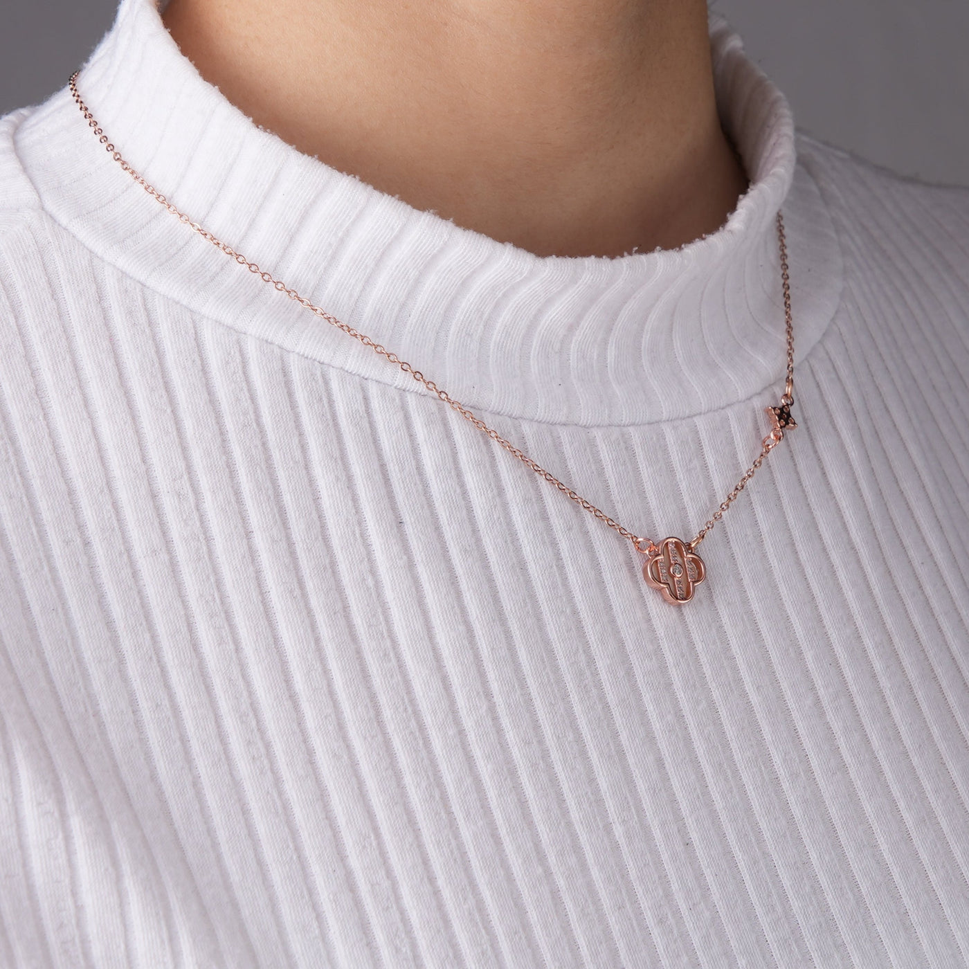 Spring Clover Necklace - Swashaa
