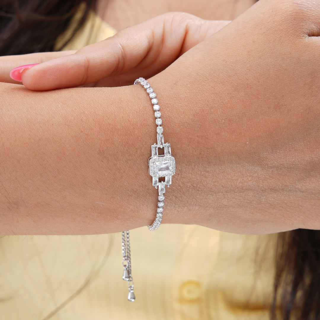 Esther Solitaire Bracelet - Swashaa