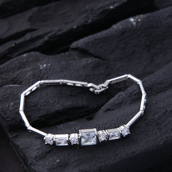 Nazni Diamond Bracelet - Swashaa