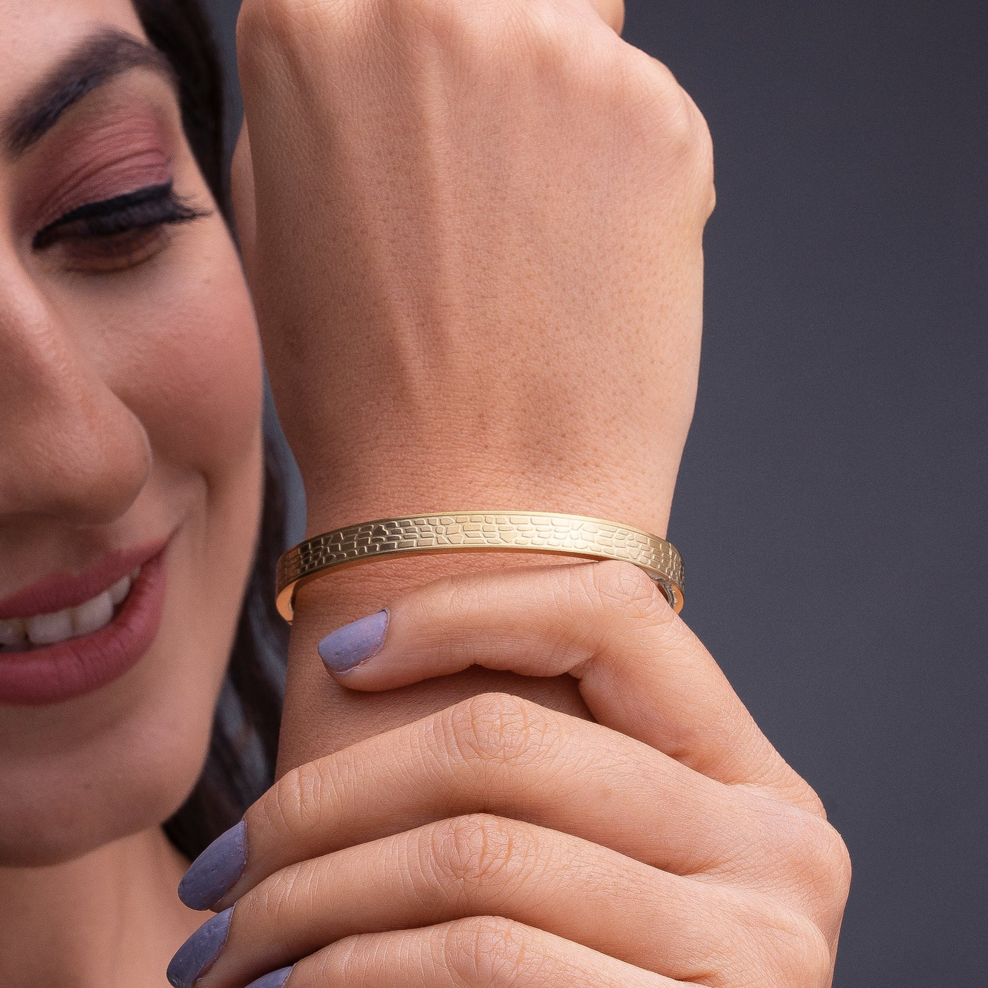 Roberto Women's Bracelet - Swashaa